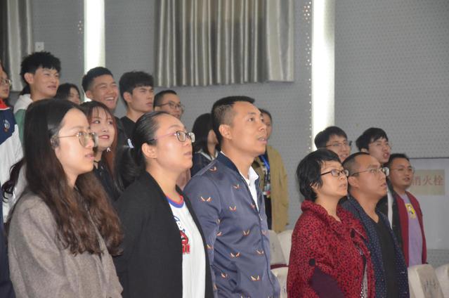 全体参会师生奏唱国歌