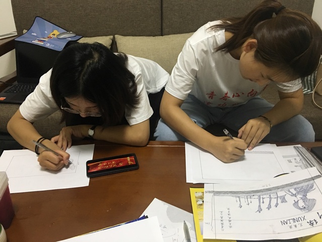 队员们做设计方案